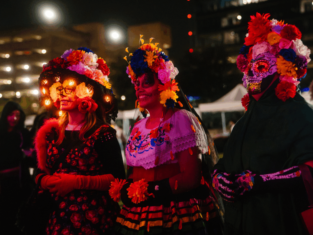 비가 오나 눈이 오나, 지역 주민들이 워털루 공원에서 '죽은 자의 날'을 맞아 모였습니다 - 워털루 그린웨이 보호구역, image size:1024x768